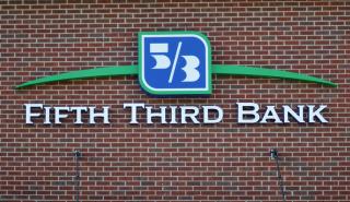 Fifth Third: Αυξάνει του μισθούς για το 40% των υπαλλήλων της