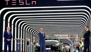 Mια περιήγηση με drone μέσα στο νέο Gigafactory της Tesla στο Βερολίνο