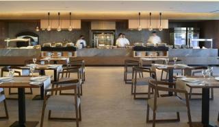 O βραβευμένος σεφ με 2 αστέρια Michelin, Frank Rosin στο The Ixian Grand & All Suites Hotel στη Ρόδο