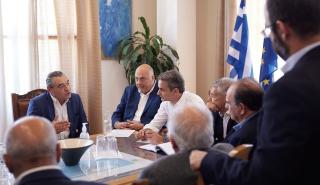 Μητσοτάκης σε δημάρχους στο Βόλο: Δεν βλέπουμε κόμματα στη συνεργασία μας με την Τοπική Αυτοδιοίκηση
