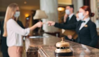 Τουρισμός – Ξενοδοχεία: «Αλλάζει χέρια» η βαριά βιομηχανία της χώρας