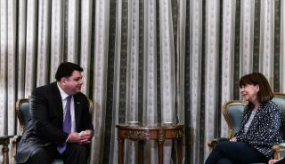Ο νέος πρέσβης των ΗΠΑ στην Ελλάδα Τζ. Τσούνης, επέδωσε τα διαπιστευτήριά του στη Σακελλαροπούλου