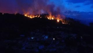Πυροσβεστική: Σε ύφεση η πυρκαγιά στη Λακωνία - Ολονύχτια μάχη σε Δυτική Αττική και Ρόδο