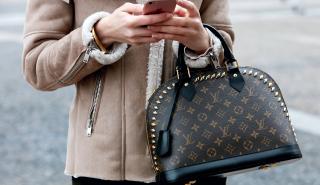 Κατάστημα της Louis Vuitton στην Κίνα φέρεται να πούλησε τσάντα «μαϊμού»