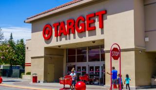 Target: Απογοήτευσαν τα κέρδη στο γ' τρίμηνο - Ετοιμάζει περικοπές 3 δισ. δολαρίων, «βυθίζεται» η μετοχή