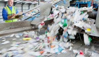 «Καμπανάκι» Κομισιόν σε Ελλάδα και άλλα 9 κράτη - μέλη για απόβλητα και απορρίμματα