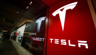 Tesla: «Άπιαστος» ο στόχος των προσλήψεων στο νέο εργοστάσιο στην Γερμανία αν δεν ανεβάσει τους μισθούς