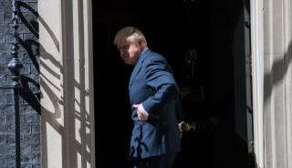 Telegraph: Ο Μπόρις Τζόνσον δεν θέλει να παραιτηθεί την πρωθυπουργία της Βρετανίας - Διαψεύδει η Ντάουνινγκ Στριτ