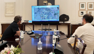 Σύσκεψη υπό τον Μητσοτάκη στο Μέγαρο Μαξίμου για τη φωτιά στην Πεντέλη