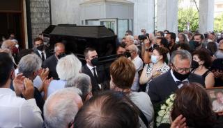 Τον Ηλία Νικολακόπουλο αποχαιρέτησαν δεκάδες πολίτες