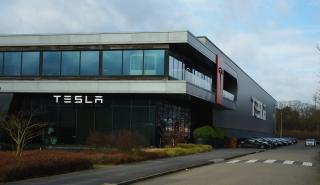 Μπλεξίματα για την Tesla: Αγωγή για φυλετικές διακρίσεις σε βάρος των εργαζόμενών της