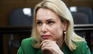 Ρωσία: Συνελήφθη η δημοσιογράφος Μαρίνα Οφσιάνικοβα