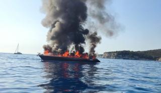 Βυθίστηκε το ιστιοφόρο σκάφος βορειοανατολικά των Αντίπαξων μετά από πυρκαγιά