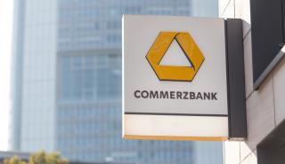 Commerzbank: Σε επίπεδο ρεκόρ τα καθαρά έσοδα από τόκους, λόγω των υψηλότερων επιτοκίων