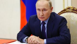 Πούτιν: Οι άμαχοι πρέπει να εγκαταλείψουν τη Χερσώνα