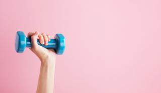 Υγεία: Η τακτική άσκηση με βαράκια μειώνει τον κίνδυνο πρόωρου θανάτου