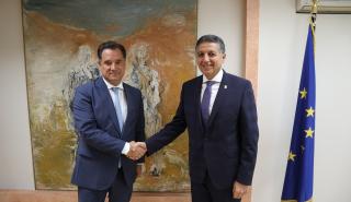 Γεωργιάδης: Η εμβάθυνση των διμερών οικονομικών σχέσεων στη συνάντηση με τον νέο Αιγύπτιο πρέσβη