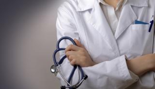 ΙΣΑ: Προσοχή στους επιτήδειους που παριστάνουν τους γιατρούς χωρίς να έχουν πτυχίο