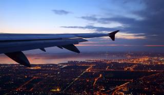 Πηγές αγοράς: Τα βιώσιμα καύσιμα θα εκτινάξουν τα κόστη των αεροπορικών ταξιδιών