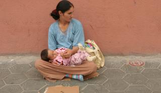 Έρευνα: Το 80% των Ρομά στην Ευρώπη και το 96% στην Ελλάδα ζει σε κίνδυνο φτώχειας