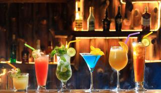 Περιορίζουν το αλκοόλ οι καταναλωτές ελέω πληθωριστικής κρίσης – Η εικόνα διεθνώς
