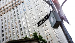 Wall Street: Γύρισε θετικά μετά τις δηλώσεις Πάουελ, «ποντάροντας» στη συρρίκνωση του πληθωρισμού