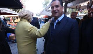 Γεωργιάδης: Επίσκεψη σε λαϊκή αγορά και καταστήματα παιχνιδιών