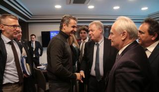 Με γραβάτα ο Άκης, με ζιβάγκο ο Κυριάκος - Δια χειρός Μπρατάκου - Ο φανερός θαυμαστής της Μενδώνη είναι ποδηλάτης