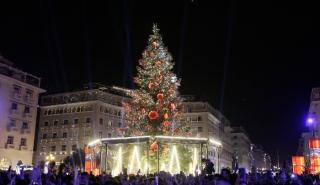 Θεσσαλονίκη: Με εντυπωσιακά πυροτεχνήματα η αλλαγή του χρόνου στην πλατεία Αριστοτέλους