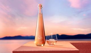 H Don Julio ρίχνει στη μάχη των premium ποτών μια ροζ τεκίλα