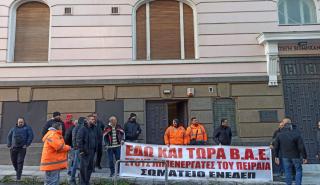 Συμβολική κατάληψη στον ΣΕΒ από λιμενεργάτες για τα Βαρέα και Ανθυγιεινά