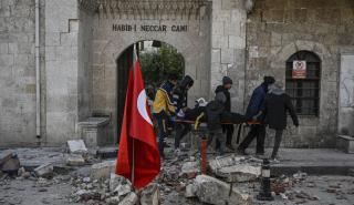 Τουρκία: Οι νεκροί από τους σεισμούς ξεπέρασαν τους 17.500 - Πάνω από τα θύματα του 1999