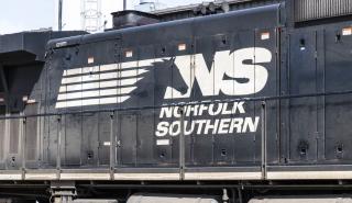 Norfolk Southern: «Καπνός» πάνω από 6,5 δισ. δολάρια κεφαλαιοποίησης μετά τον εκτροχιασμό τρένου στο Οχάιο