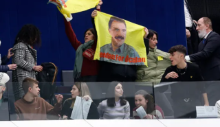 «Ντου» οπαδών του Οτσαλάν στο Ευρωκοινοβούλιο - Διεκόπη η συνεδρίαση της Ολομέλειας