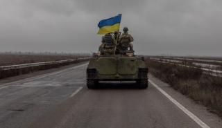 Την ανάγκη να συνεχιστεί η υποστήριξη της Ουκρανίας υπογράμμισαν οι πρόεδροι Μπάιντεν και Μακρόν