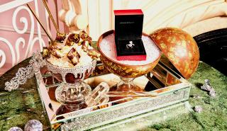 Γλυκό 250.000 δολαρίων με διαμαντένιο δαχτυλίδι σερβίρει εστιατόριο για τον Άγιο Βαλεντίνο