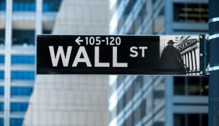 Wall Street: Μεταβλητότητα μετά τα απογοητευτικά αποτελέσματα και τα ισχυρά μάκρο