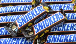 Πρόστιμο στον παρασκευαστή των Snickers: Εργαζόμενοι έπεσαν σε δεξαμενή με σοκολάτα