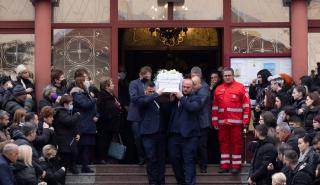 Κατερίνη: Θρήνος στο τελευταίο «αντίο» στην 34χρονη που σκοτώθηκε στα Τέμπη - Η πρώτη κηδεία θύματος της τραγωδίας