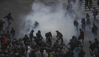 Γαλλία: Σε «κινητοποίηση των πολιτών» έξω από τα δημαρχεία καλούν οι δήμαρχοι