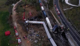 Δυστύχημα στα Τέμπη: «Ο μηχανοδηγός εμπιστεύτηκε 1.000% τον σταθμάρχη ενώ δεν έπρεπε»