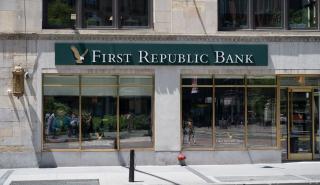 First Republic Bank: Πλήρωνε μισθούς 10 εκατ. δολαρίων, λίγο πριν από την κατάρρευση 