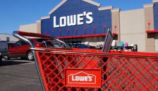 Lowe's: «Ψαλίδι» στις πωλήσεις, καθώς υποχωρούν οι αγορές DIY των Αμερικανών καταναλωτών 