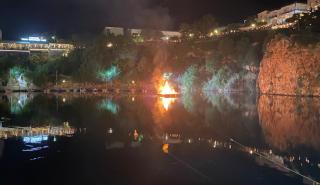 Κρήτη: Το κάψιμο του Ιούδα στη λίμνη του Αγίου Νικολάου