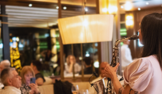 Πραγματοποιήθηκαν τα εγκαίνια του εστιατορίου DB.one στη Γλυφάδα