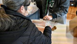 Θεσσαλονίκη: Διανομή συσσιτίου σε 650 οικογένειες από τον δήμο Θεσσαλονίκης