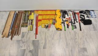 Θεσσαλονίκη: Ένα ολόκληρο "οπλοστάσιο" δίπλα σε λέσχη φιλάθλων εντοπίστηκε από την αστυνομία