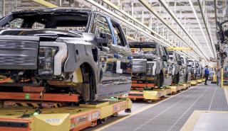 Ford: Παίρνει δάνειο 9,3 δισ. δολαρίων για τρία νέα εργοστάσια παραγωγής μπαταριών
