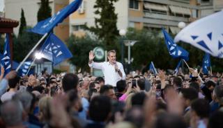 Ο Κυριάκος στο Περιστέρι δεσμεύεται για 1.500-950, Οι κυρίες του ΣΥΡΙΖΑ με τα high heels και ο Αλέξης στο Αιγάλεω