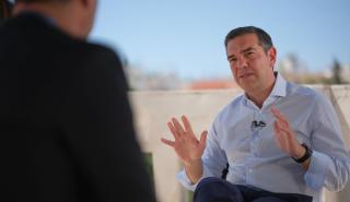 Τσίπρας: Λαθροθηρία και fake news τα περί αύξησης εισφορών των ελεύθερων επαγγελματιών